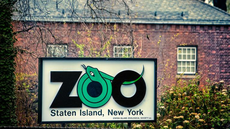 Sign for the Staten Island Zoo.